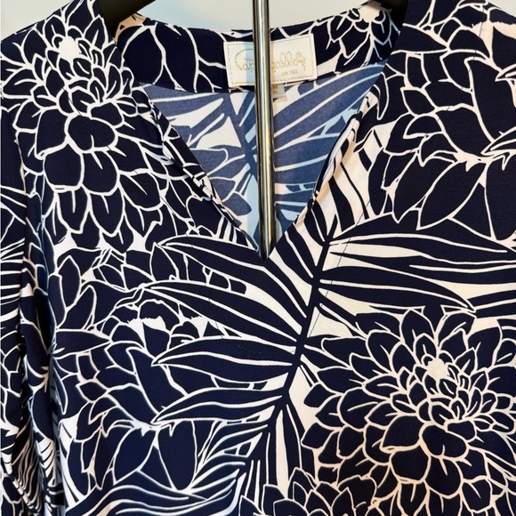 Pappagallo Navy & White Floral Tunic Top PM - Picture 4 of 5